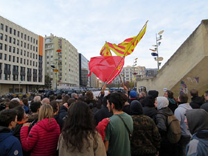 Manifestaci&oacute; antifeixista per un acte pol&iacute;tic de la plataforma Borb&ograve;nia amb el suport de Vox, a la pla&ccedil;a de l'U d'octubre del 2017