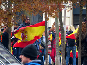 Manifestaci&oacute; antifeixista per un acte pol&iacute;tic de la plataforma Borb&ograve;nia amb el suport de Vox, a la pla&ccedil;a de l'U d'octubre del 2017