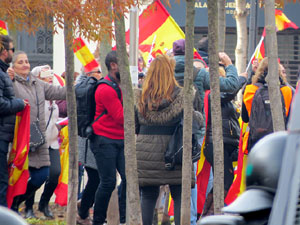 Manifestaci&oacute; antifeixista per un acte pol&iacute;tic de la plataforma Borb&ograve;nia amb el suport de Vox, a la pla&ccedil;a de l'U d'octubre del 2017