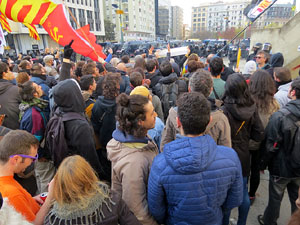 Manifestaci&oacute; antifeixista per un acte pol&iacute;tic de la plataforma Borb&ograve;nia amb el suport de Vox, a la pla&ccedil;a de l'U d'octubre del 2017
