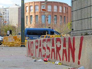 Manifestaci&oacute; antifeixista per un acte pol&iacute;tic de la plataforma Borb&ograve;nia amb el suport de Vox, a la pla&ccedil;a de l'U d'octubre del 2017
