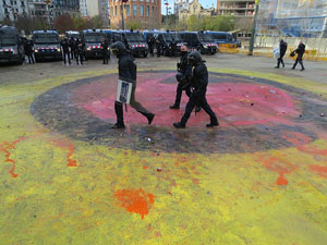 Manifestaci&oacute; antifeixista per un acte pol&iacute;tic de la plataforma Borb&ograve;nia amb el suport de Vox, a la pla&ccedil;a de l'U d'octubre del 2017