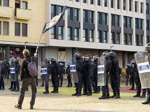 Manifestaci&oacute; antifeixista per un acte pol&iacute;tic de la plataforma Borb&ograve;nia amb el suport de Vox, a la pla&ccedil;a de l'U d'octubre del 2017