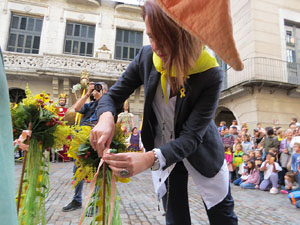 Fires de Sant Narc&iacute;s 2018. Toc de rams. Canvi dels rams de flors de les gegantes de Girona