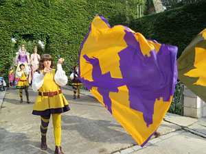 Fires de Sant Narc&iacute;s 2018. Toc de rams. Canvi dels rams de flors de les gegantes de Girona