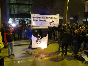 Manifestaci&oacute; contra el judici al proc&eacute;s. Concentraci&oacute; a la pla&ccedil;a de l'U d'octubre de 2017 i manifestaci&oacute; fins els Jutjats de Girona