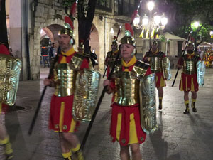 Setmana Santa 2019 a Girona. Sortida dels Manaies per lliurar el Pen&oacute;