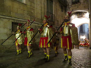 Setmana Santa 2019 a Girona. Sortida dels Manaies per lliurar el Pen&oacute;