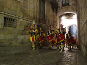 Setmana Santa 2019 a Girona. Sortida dels Manaies per lliurar el Pen&oacute;