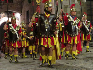 Setmana Santa 2019 a Girona. Sortida dels Manaies per lliurar el Pen&oacute;