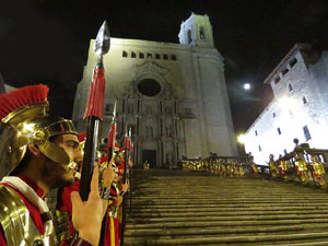 Setmana Santa 2019 a Girona. Sortida dels Manaies per lliurar el Pen&oacute;