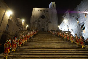 Setmana Santa 2019 a Girona. Sortida dels Manaies per lliurar el Pen&oacute;