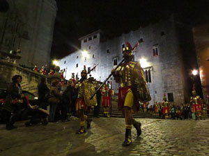 Setmana Santa 2019 a Girona. Sortida dels Manaies per lliurar el Pen&oacute;