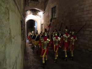Setmana Santa 2019 a Girona. Sortida dels Manaies per lliurar el Pen&oacute;