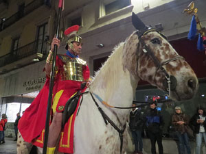 Setmana Santa 2019 a Girona. Sortida dels Manaies per lliurar el Pen&oacute;
