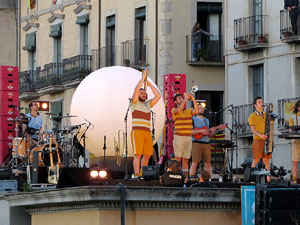 Festival Strenes 2019. Concert inaugural al terrat del punt d'Informació de la Rambla, a càrrec d'Oques Grasses