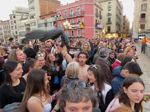 Festival Strenes 2019. Concert inaugural al terrat del punt d'Informació de la Rambla, a càrrec d'Oques Grasses