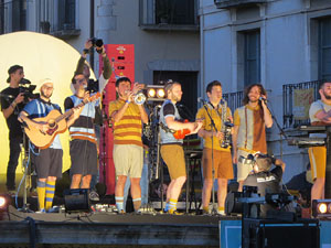 Festival Strenes 2019. Concert inaugural al terrat del punt d'Informació de la Rambla, a càrrec d'Oques Grasses