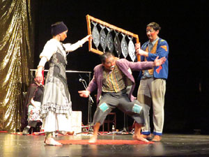 Festivals de Girona. FITAG 2019 - 'Tinto corazón'. Espectacle interpretat per la companyia 'Situación País' de Valparaiso, Xile