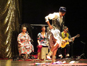 Festivals de Girona. FITAG 2019 - 'Tinto corazón'. Espectacle interpretat per la companyia 'Situación País' de Valparaiso, Xile