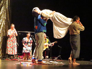 Festivals de Girona. FITAG 2019 - 'Tinto corazón'. Espectacle interpretat per la companyia 'Situación País' de Valparaiso, Xile