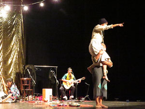 Festivals de Girona. FITAG 2019 - 'Tinto corazón'. Espectacle interpretat per la companyia 'Situación País' de Valparaiso, Xile