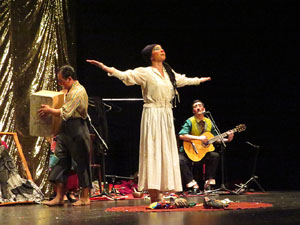 Festivals de Girona. FITAG 2019 - 'Tinto corazón'. Espectacle interpretat per la companyia 'Situación País' de Valparaiso, Xile