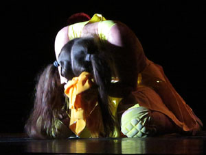 Festivals de Girona. FITAG 2019 - '8 wires or 1 reason of love'. Espectacle interpretat per la companyia 'Student Dance and Plastic Theatre Oler' de Moscou