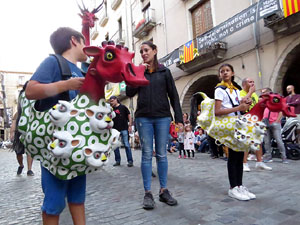 Assaig de Fal·lera Girona amb els bastoners, músics i tota la faràndula festiva