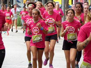 Cursa de la Dona 2019. Concentraci&oacute; i sortida del Parc de la Devesa, cursa pels carrers de Girona i arribada a la Copa