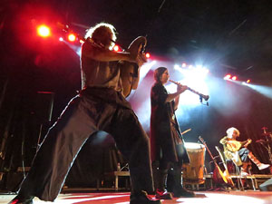 Fires 2019. Actuaci&oacute; de Els Berros de la Cort a la pla&ccedil;a de Sant Feliu