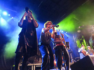 Fires 2019. Actuaci&oacute; de Els Berros de la Cort a la pla&ccedil;a de Sant Feliu