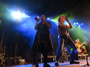 Fires 2019. Actuaci&oacute; de Els Berros de la Cort a la pla&ccedil;a de Sant Feliu