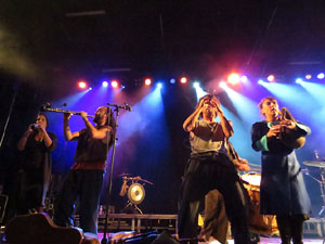 Fires 2019. Actuaci&oacute; de Els Berros de la Cort a la pla&ccedil;a de Sant Feliu