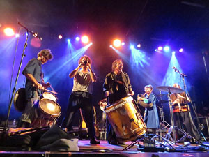 Fires 2019. Actuaci&oacute; de Els Berros de la Cort a la pla&ccedil;a de Sant Feliu