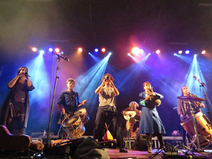 Fires 2019. Actuaci&oacute; de Els Berros de la Cort a la pla&ccedil;a de Sant Feliu