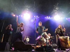 Fires 2019. Actuaci&oacute; de Els Berros de la Cort a la pla&ccedil;a de Sant Feliu