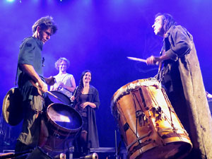 Fires 2019. Actuaci&oacute; de Els Berros de la Cort a la pla&ccedil;a de Sant Feliu