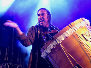 Fires 2019. Actuaci&oacute; de Els Berros de la Cort a la pla&ccedil;a de Sant Feliu