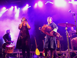 Fires 2019. Actuaci&oacute; de Els Berros de la Cort a la pla&ccedil;a de Sant Feliu