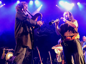 Fires 2019. Actuaci&oacute; de Els Berros de la Cort a la pla&ccedil;a de Sant Feliu