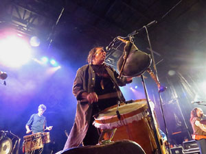 Fires 2019. Actuaci&oacute; de Els Berros de la Cort a la pla&ccedil;a de Sant Feliu