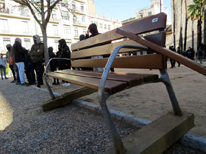 Manifestaci&oacute; antifeixista a la pla&ccedil;a de l'U d'octubre contra la convocat&ograve;ria de SCC de celebraci&oacute; de la Constituci&oacute; espanyola
