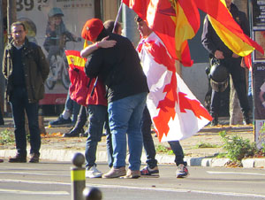 Manifestaci&oacute; antifeixista a la pla&ccedil;a de l'U d'octubre contra la convocat&ograve;ria de SCC de celebraci&oacute; de la Constituci&oacute; espanyola