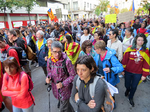 Sortida de la columna de la Marxa per la Llibertat des de la pla&ccedil;a de l'1 d'octubre de 2017 de Girona