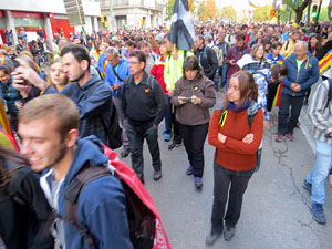 Sortida de la columna de la Marxa per la Llibertat des de la pla&ccedil;a de l'1 d'octubre de 2017 de Girona