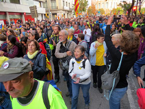 Sortida de la columna de la Marxa per la Llibertat des de la pla&ccedil;a de l'1 d'octubre de 2017 de Girona