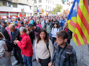 Sortida de la columna de la Marxa per la Llibertat des de la pla&ccedil;a de l'1 d'octubre de 2017 de Girona