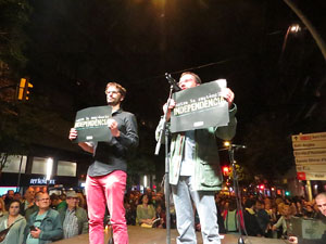 Seguda amb espelmes davant la subdelegaci&oacute; del Govern espanyol a Girona