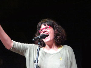 Seguda amb espelmes davant la subdelegaci&oacute; del Govern espanyol a Girona